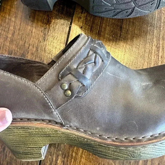 Born | “Skathi” Brown Distressed Leather Heeled Clogs with Braided Band - Picture 4 of 10